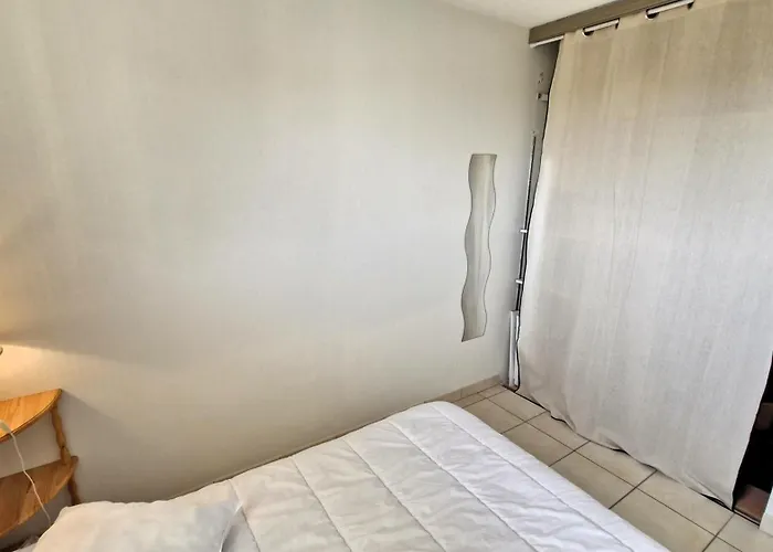 - Vue - à Seulement 300m Et Commerces Appartement