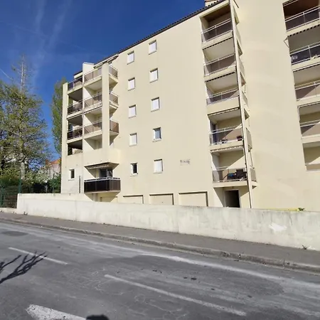 - Vue - A Seulement 300m Et Commerces